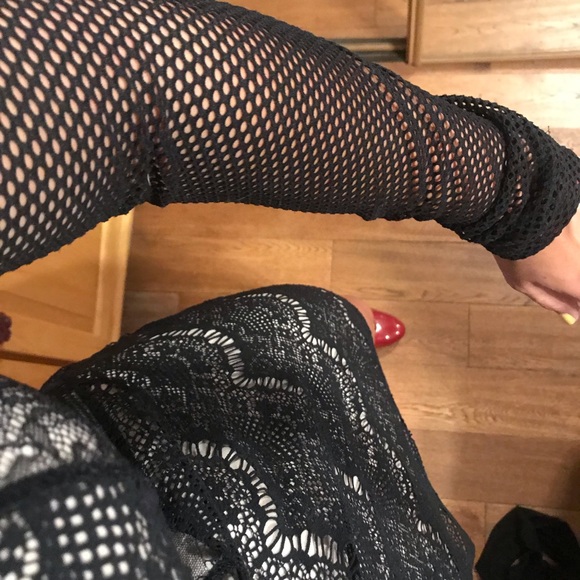 Black and nude cut out dress - Picture 3 of 4